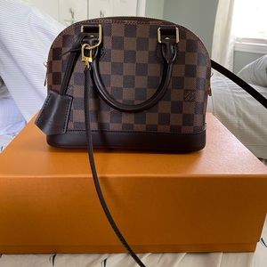✨SOLD ✨ Excellent condition Louis Vuitton Alma BB